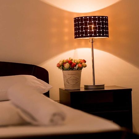 Hostel Royal Obrenovac  ภายนอก รูปภาพ